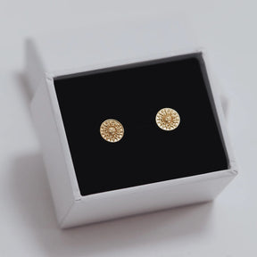 Cercei Mystic Sun din argint 925 placat cu aur 14K – bijuterii solare cu simbol mistic, perfecte pentru cadouri rafinate de Crăciun, vară sau aniversare.