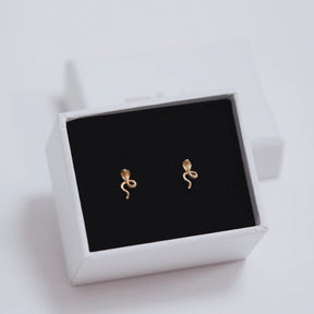 Cercei Snake din argint 925 placat cu aur 14K – bijuterii simbolice cu design în formă de șarpe, elegante și moderne, ideale pentru cadou de Crăciun.
