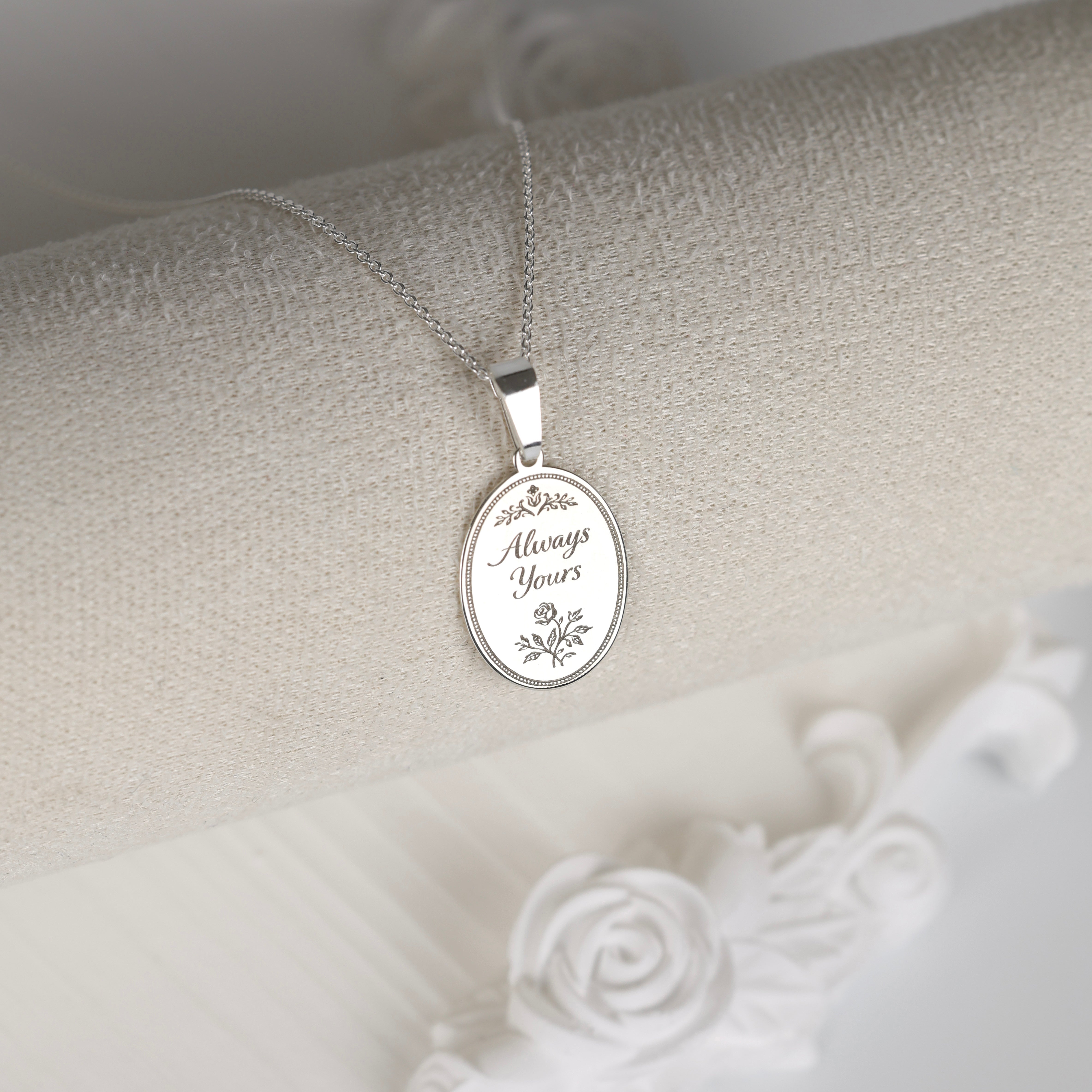 colier argint always yours pandantiv oval gravat regency love letters collection maison stephanie