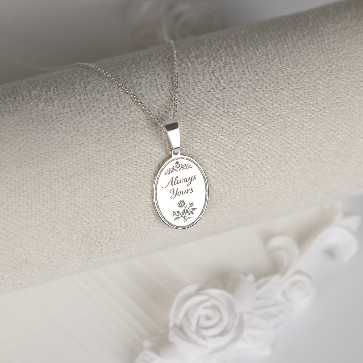 colier argint always yours pandantiv oval gravat regency love letters collection maison stephanie