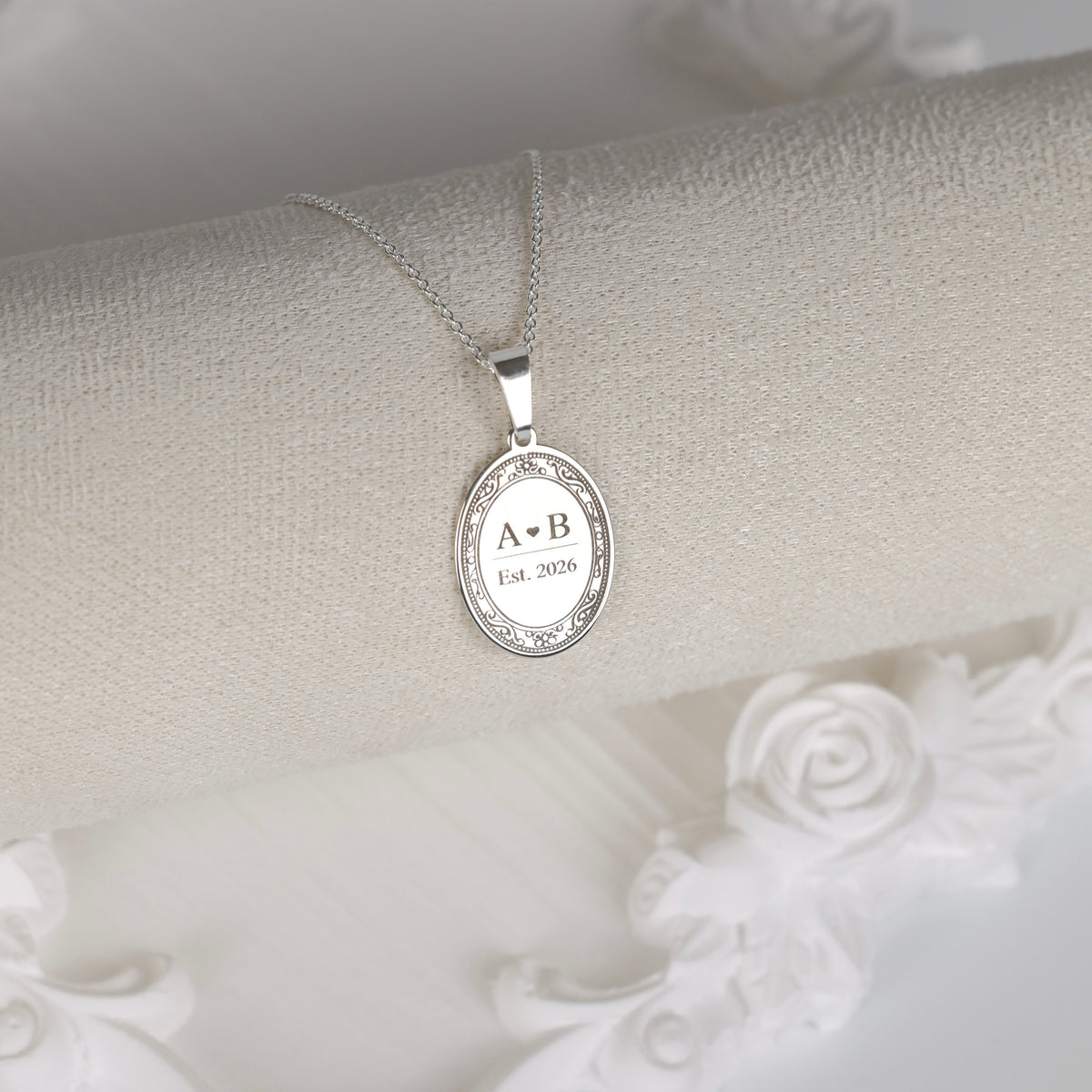 colier argint personalizat initiale data pandantiv oval gravat regency love letters collection maison stephanie