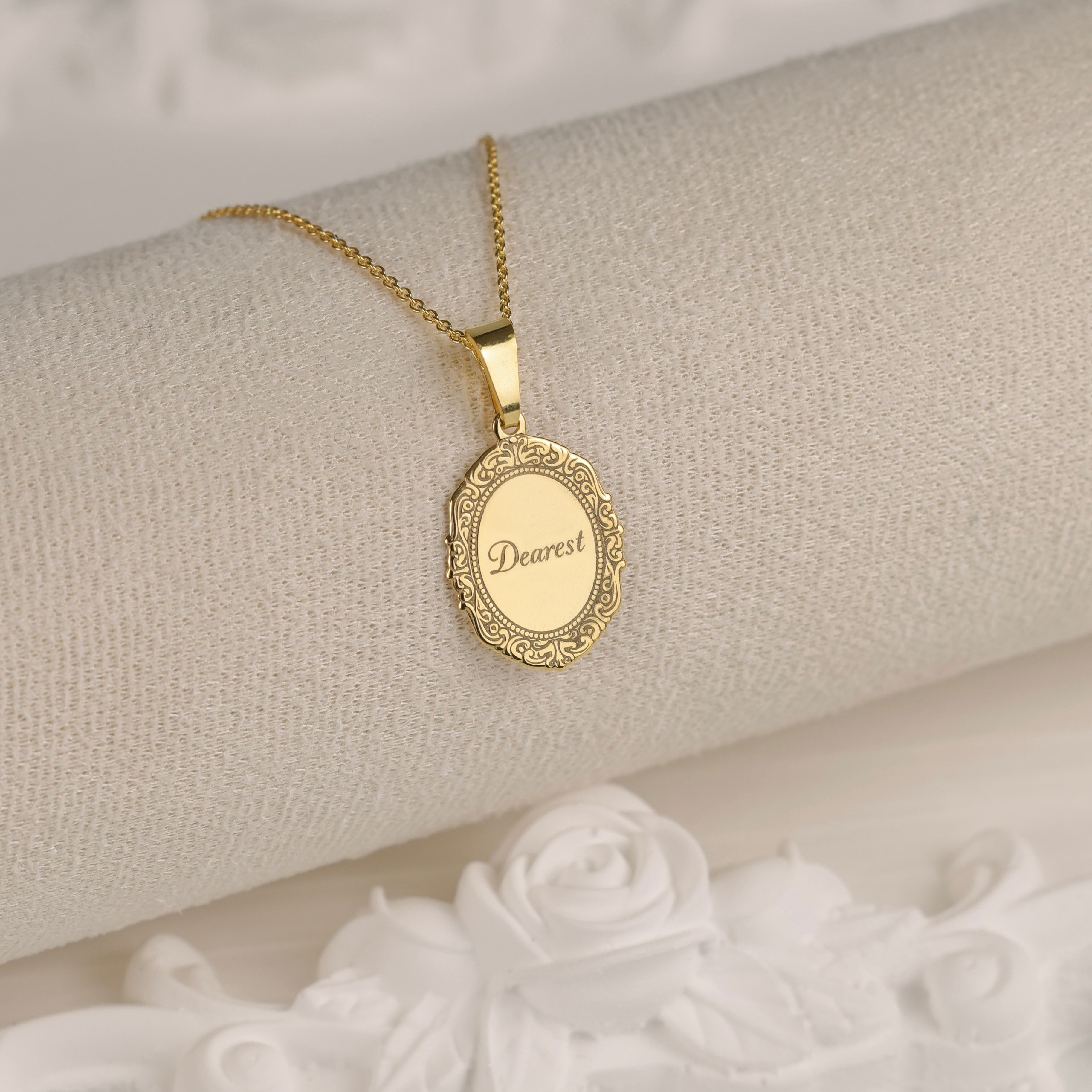 colier argint placat cu aur dearest pandantiv oval gravat regency love letters collection maison stephanie