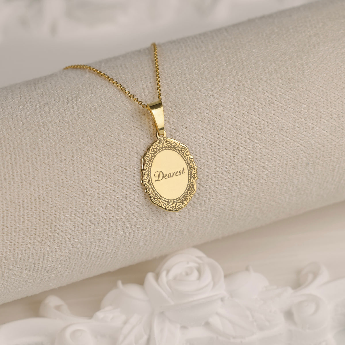 colier argint placat cu aur dearest pandantiv oval gravat regency love letters collection maison stephanie