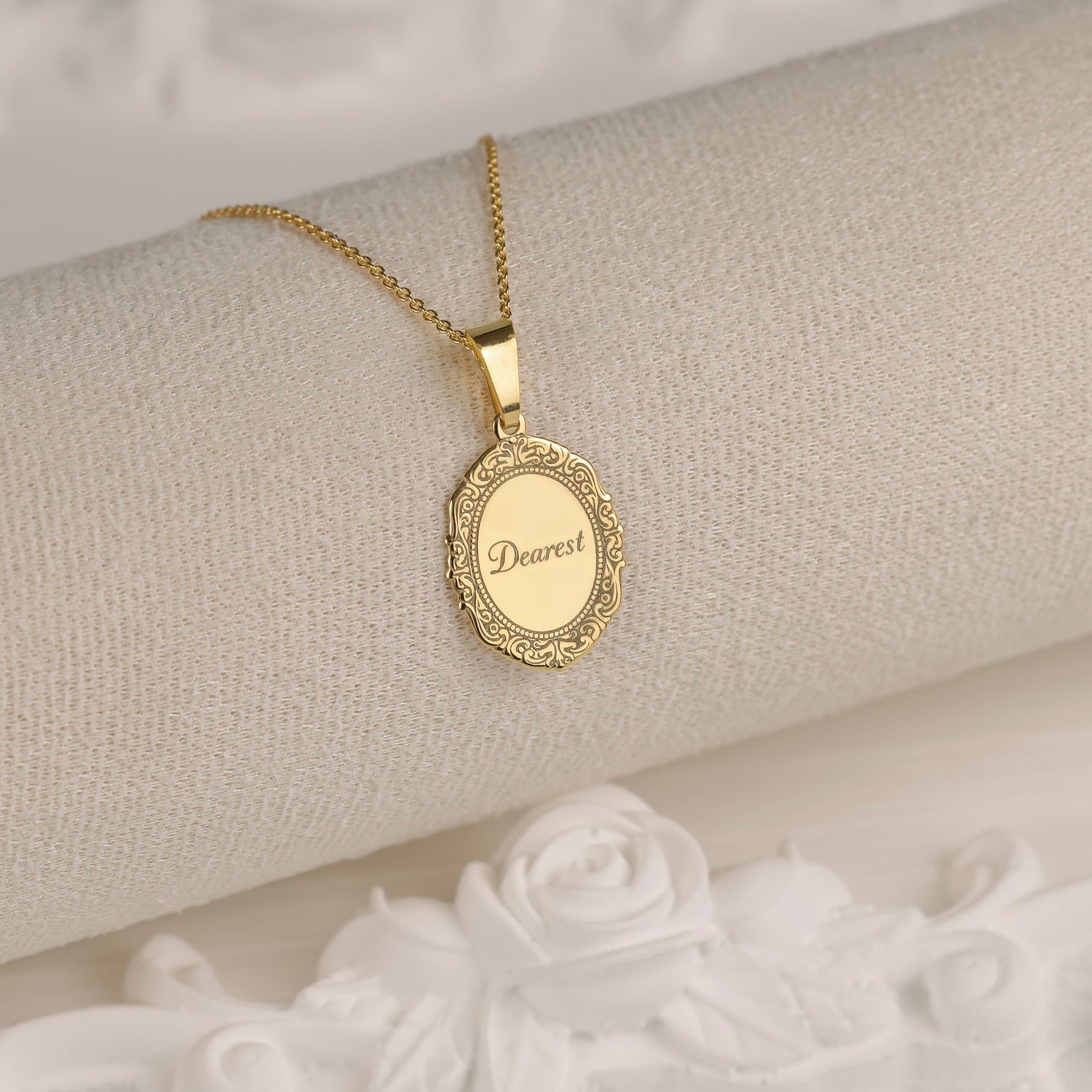 colier argint placat cu aur dearest pandantiv oval gravat regency love letters collection maison stephanie