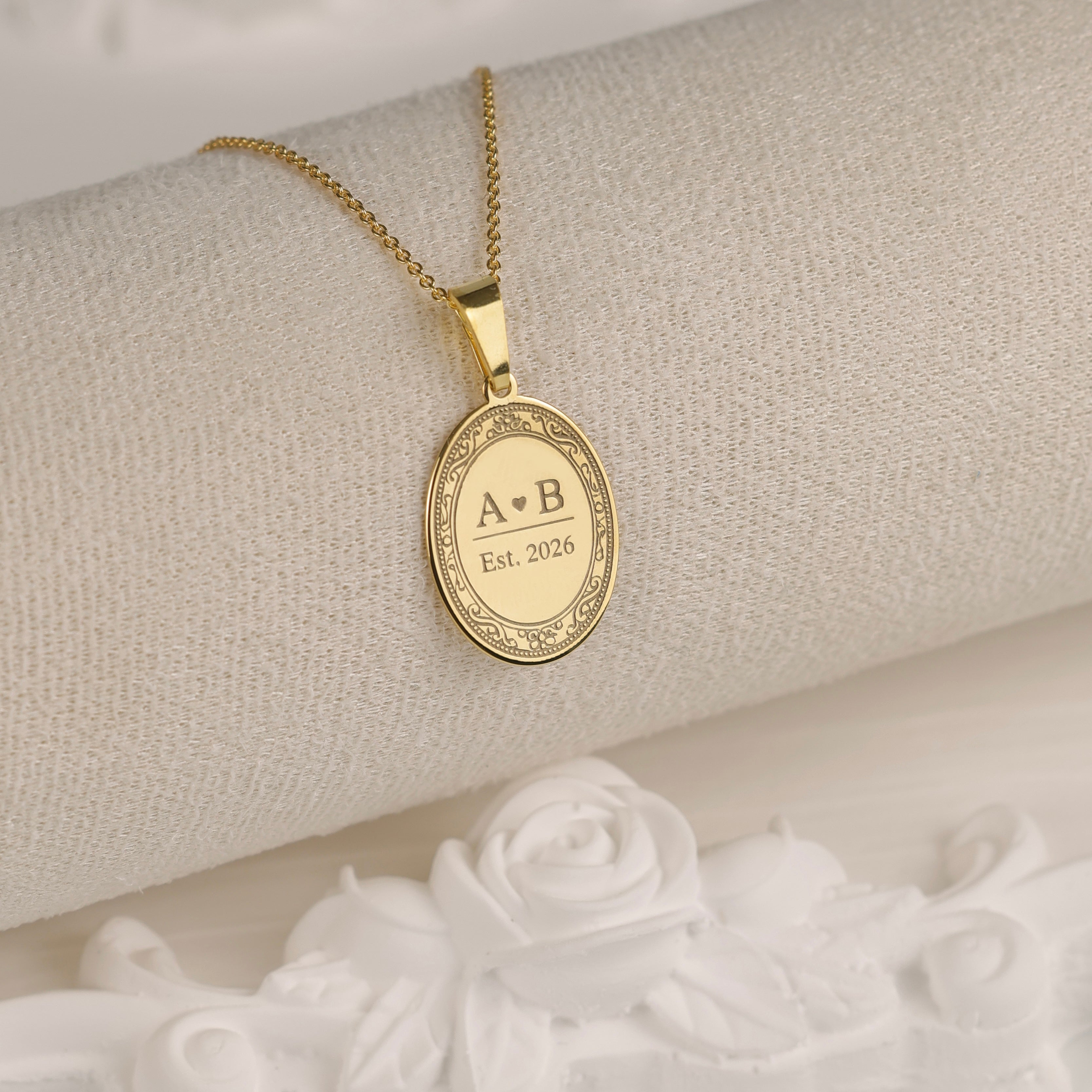 colier argint placat cu aur personalizat initiale data pandantiv oval gravat regency love letters collection maison stephanie