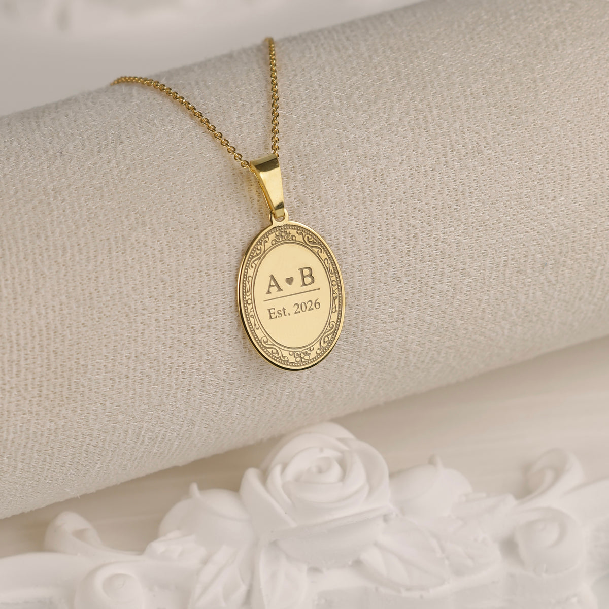 colier argint placat cu aur personalizat initiale data pandantiv oval gravat regency love letters collection maison stephanie