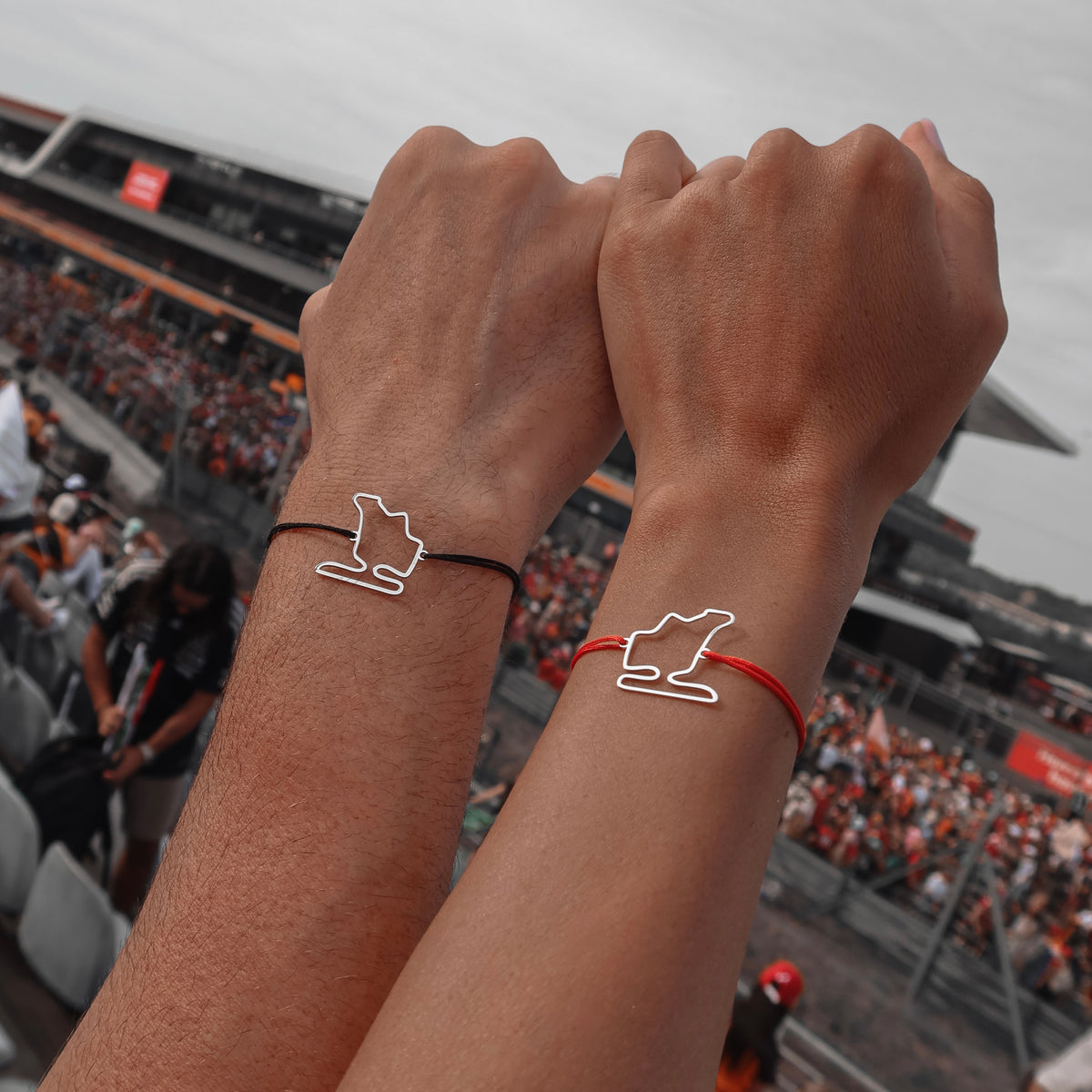 Custom Formula 1 circuit bracelet for men by MAISON Stéphanie, personalized motorsport jewelry inspired by F1 tracks and Grand Prix race weekends.