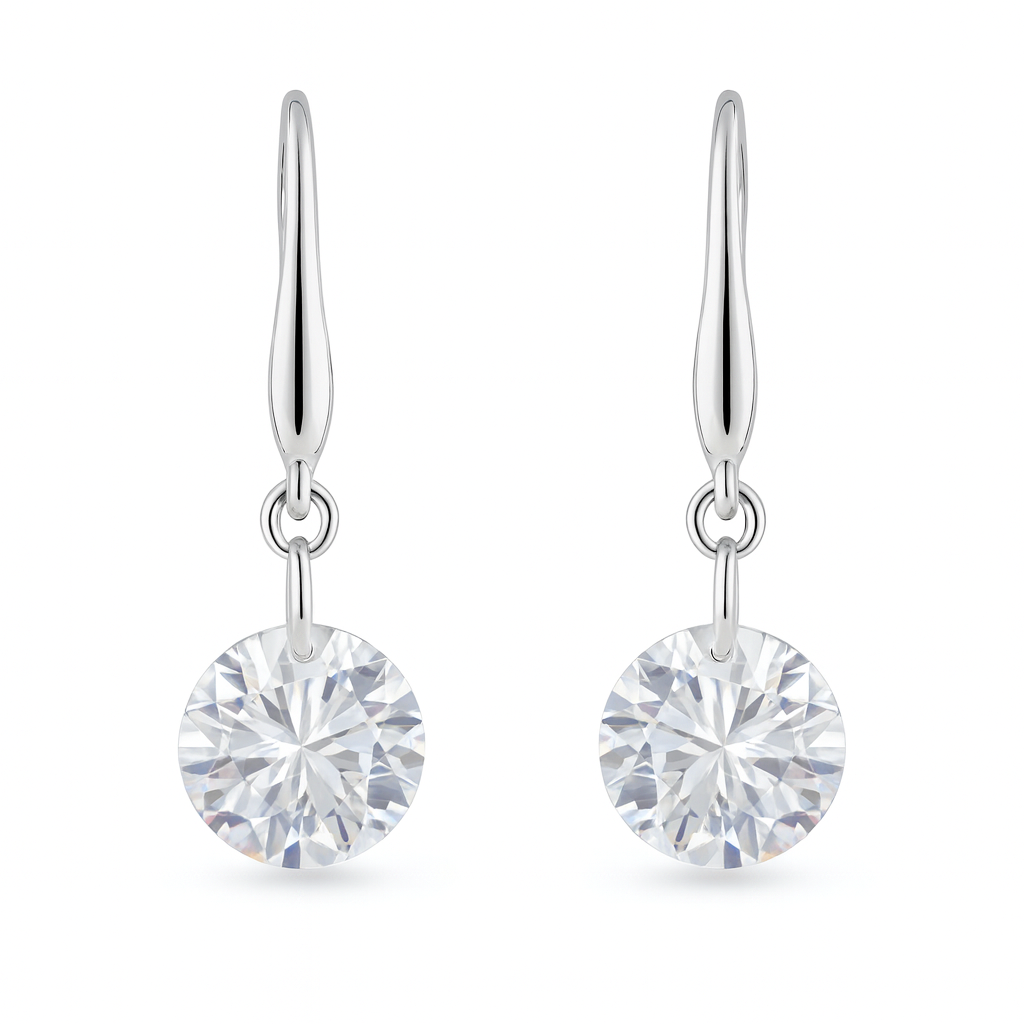 O pereche de cercei din argint cu tortiță subțire, fiecare având o piatră rotundă transparentă care atârnă delicat.