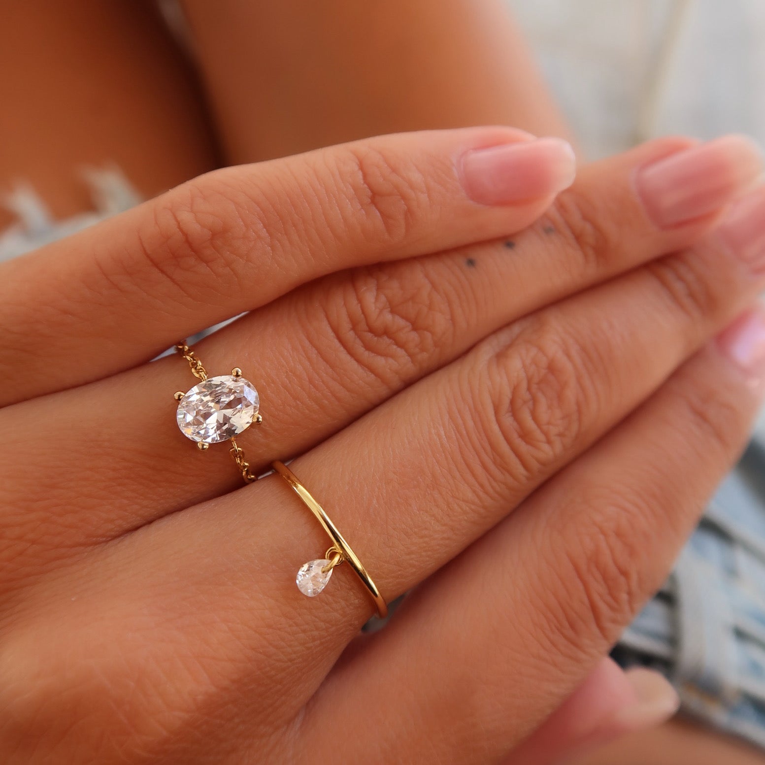 Inel ajustabil Ellipse Stone Chain din argint 925 placat cu aur, design elegant cu piatra centrala si lant fin – Maison La Stephanie