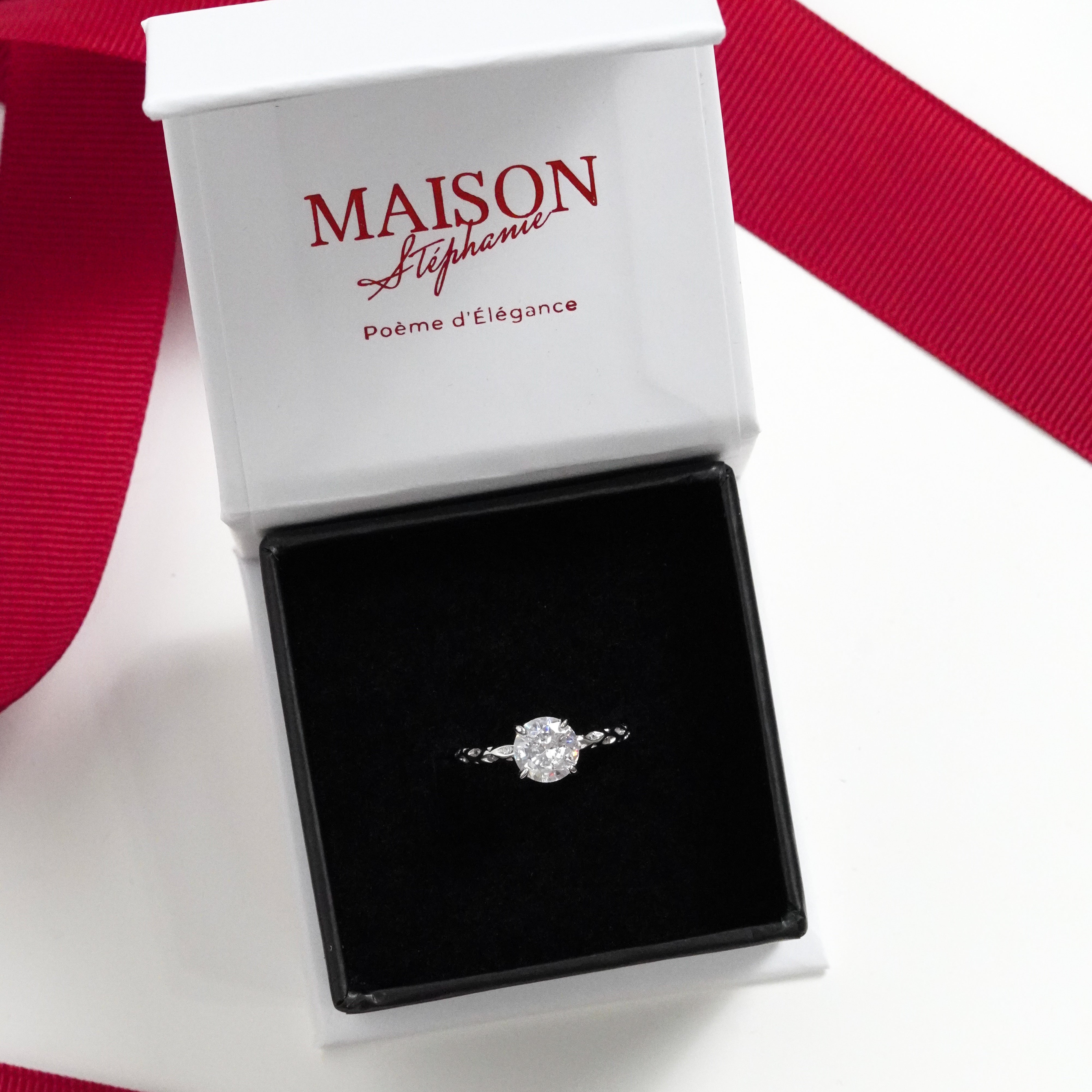 Inel Luxury Diamond din argint 925 placat cu rodiu – bijuterie Maison La Stéphanie cu zirconiu cubic transparent, eleganță atemporală și luciu de diamant.