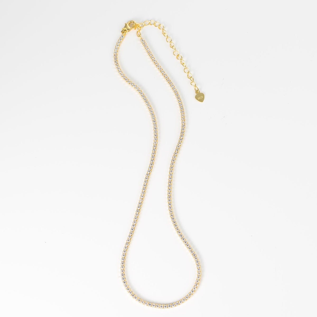 Lănțișor tennis elegant din argint 925 placat cu aur 18K, decorat cu cristale zirconia cubic. Bijuterie rafinată Maison La Stéphanie — ideală pentru cadou sau ocazii speciale.