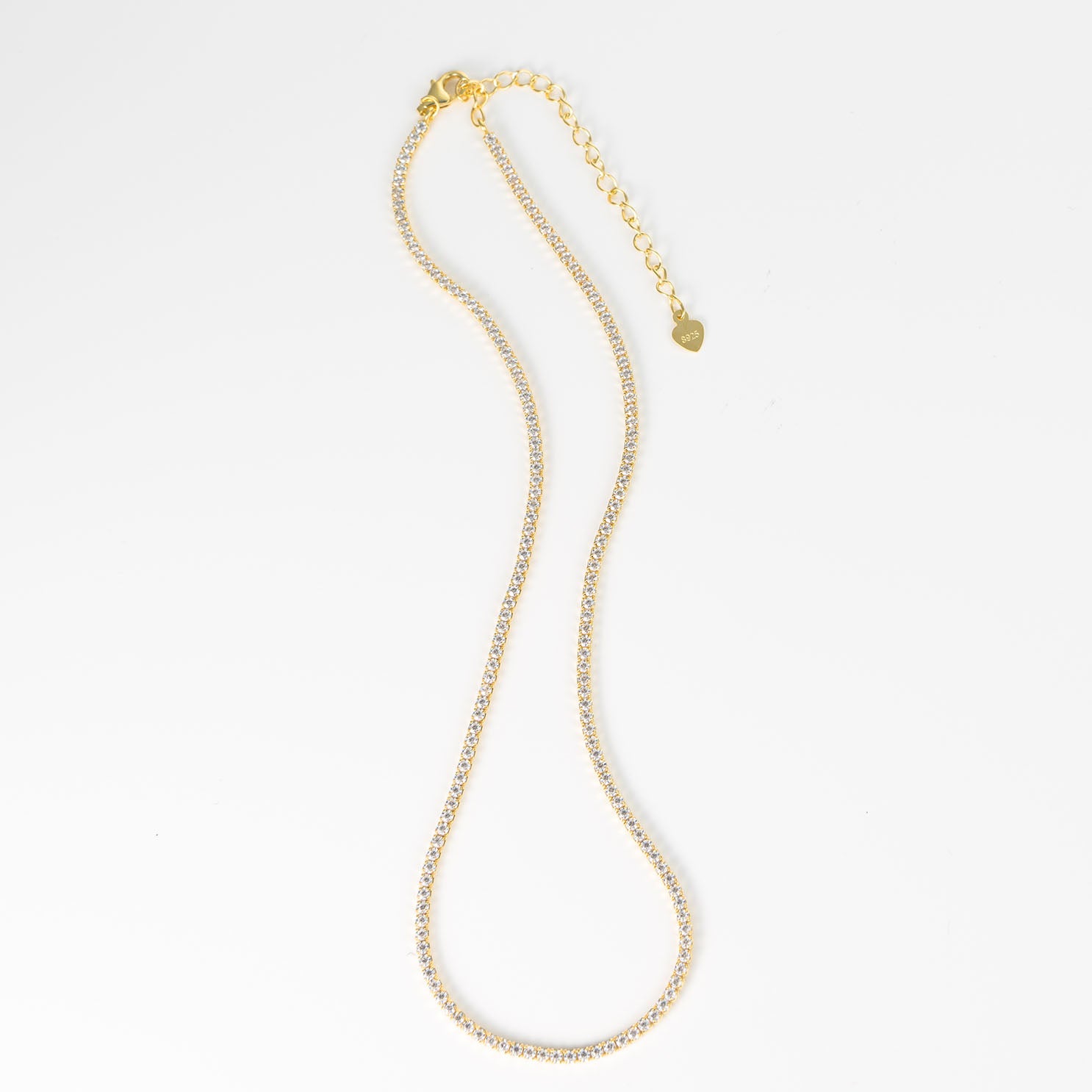 Lănțișor tennis elegant din argint 925 placat cu aur 18K, decorat cu cristale zirconia cubic. Bijuterie rafinată Maison La Stéphanie — ideală pentru cadou sau ocazii speciale.