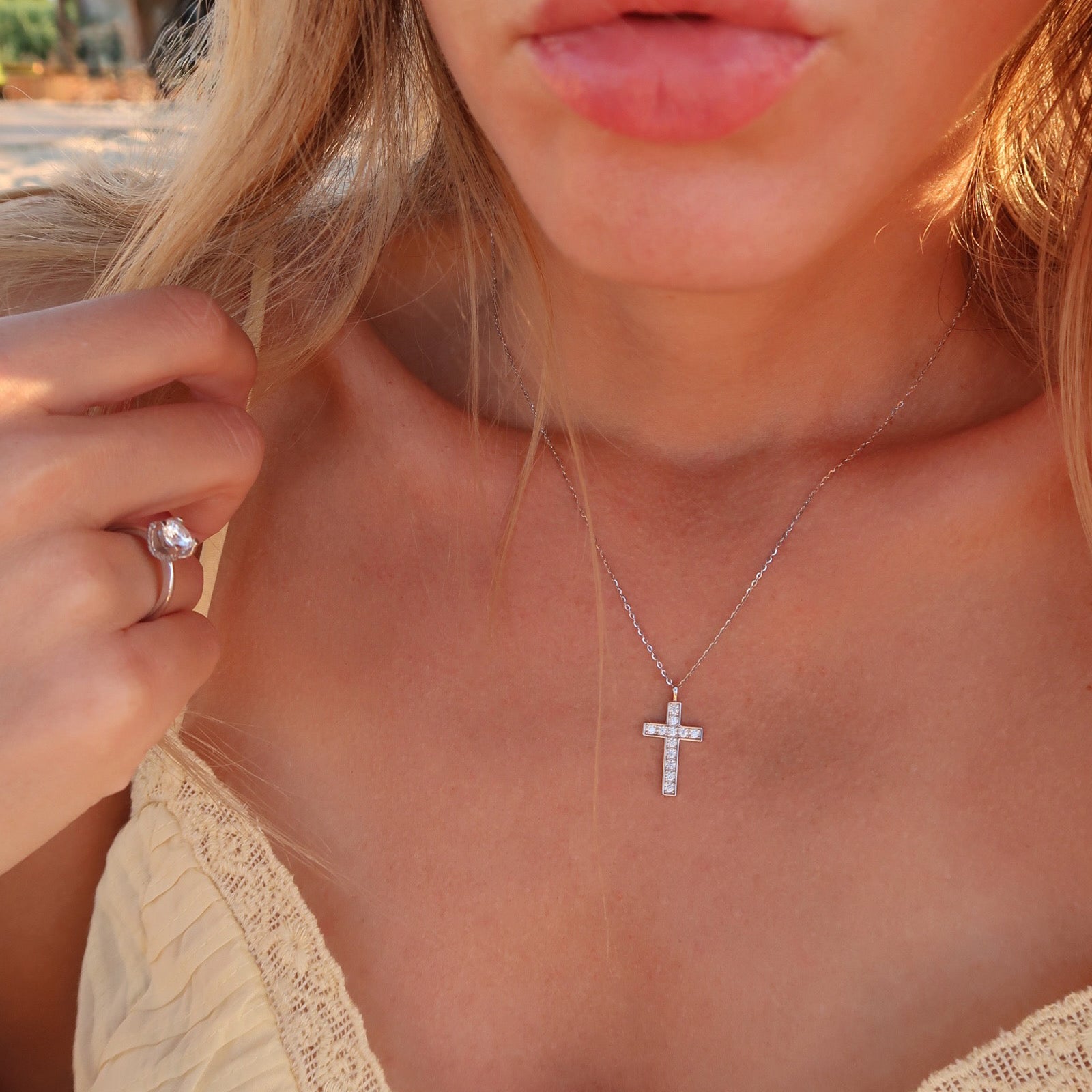 Lantisor cu cruce stralucitoare din argint 925 placat cu rodiu, moissanit 0.03 ct fin si elegant – Maison La Stephanie
