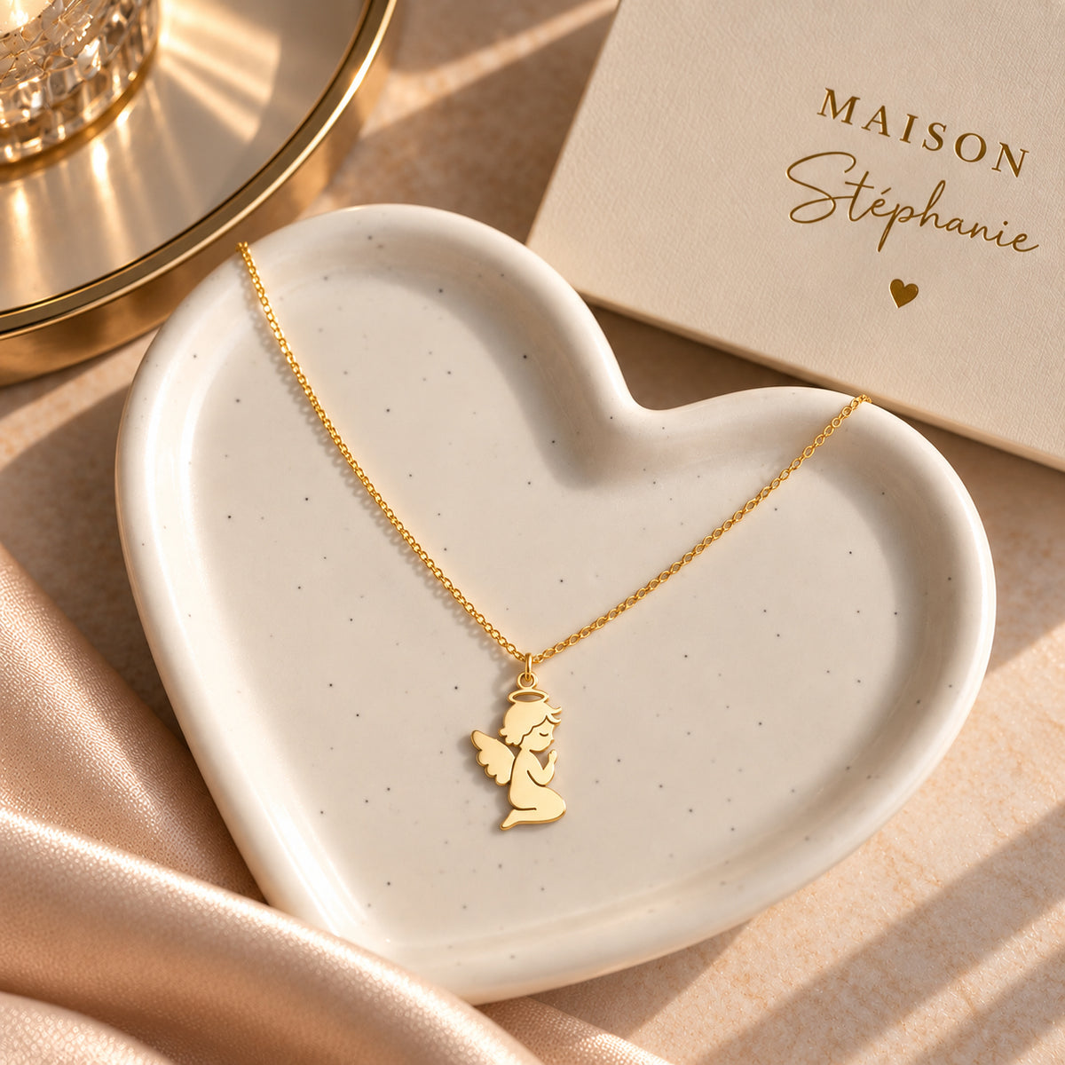 Lantisor din argint 925 placat cu aur cu pandantiv ingeras rugandu-se MAISON Stéphanie, bijuterie religioasa delicata pentru cadou