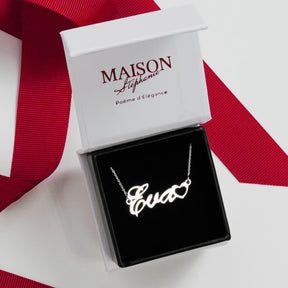 Lănțișor personalizat cu nume și inimioară din argint 925 – cadoul perfect pentru copii, ideal de oferit de Ziua Copilului, Moș Nicolae sau Crăciun. Bijuterie personală, elegantă și sigură pentru pielea sensibilă.