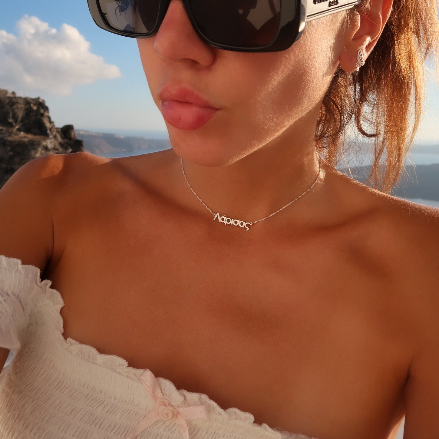 Lănțișor personalizat din argint 925 cu nume în limba greacă – bijuterie elegantă Maison La Stéphanie, ideală pentru cadou deosebit, aniversare sau amintire cu semnificație.