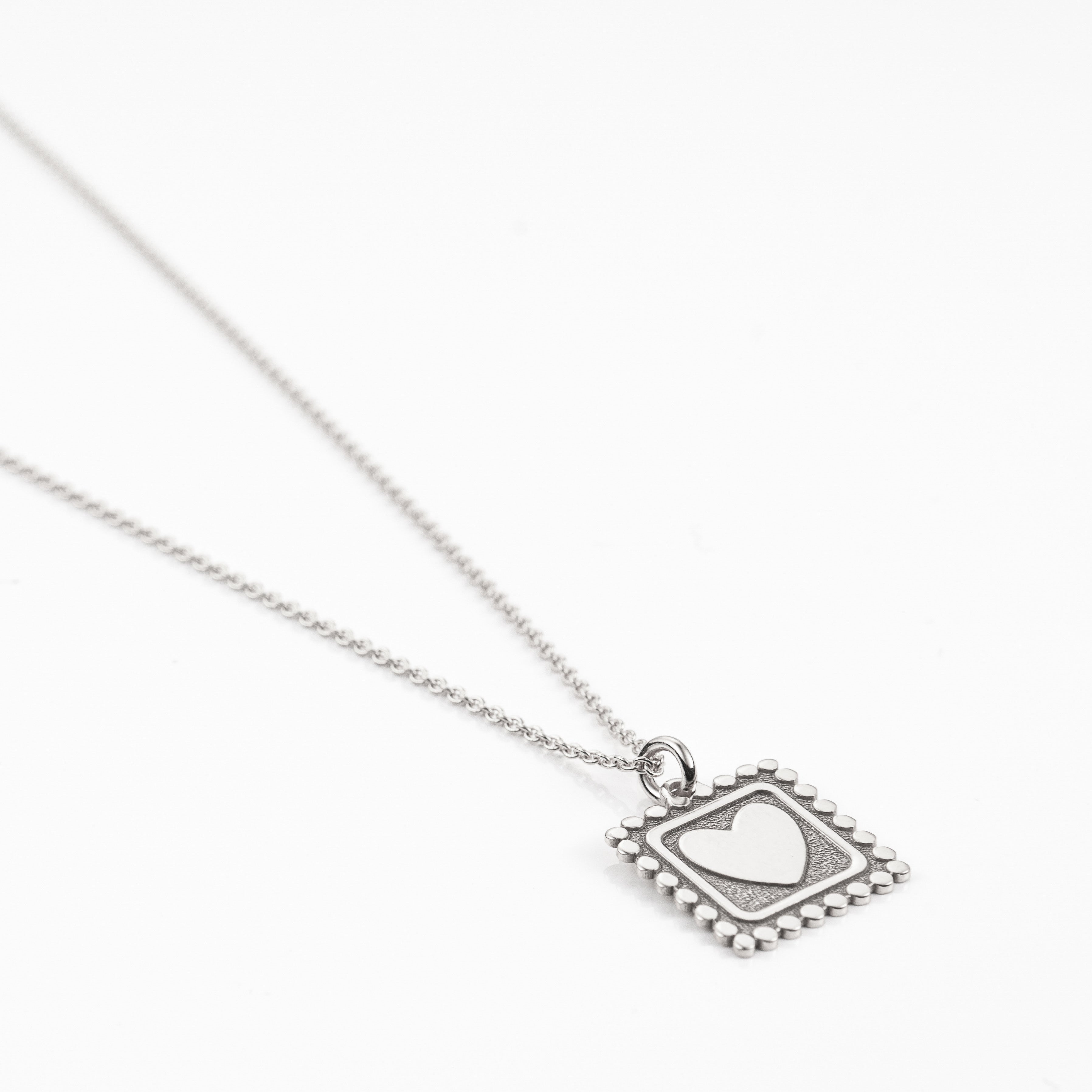 Lănțișor din argint 925 Lost in Love – bijuterie Maison La Stéphanie cu design minimalist și pandantiv inimă geometrică, perfect pentru cadouri elegante și simbolice.