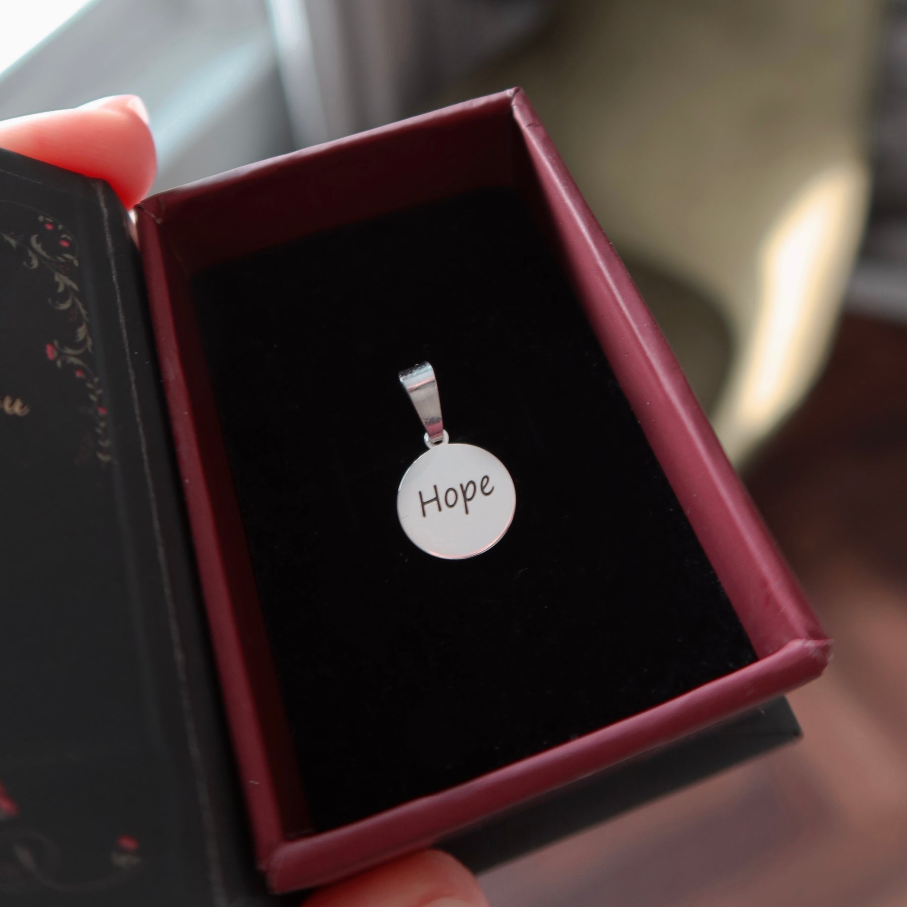 Martisor din argint 925 cu pandantiv banut personalizat, bijuterie simbolica si cadou personalizat, Maison La Stéphanie