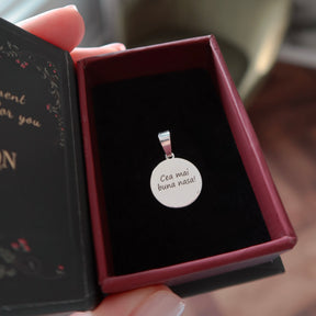 Martisor din argint 925 cu pandantiv banut personalizat cu mesaj