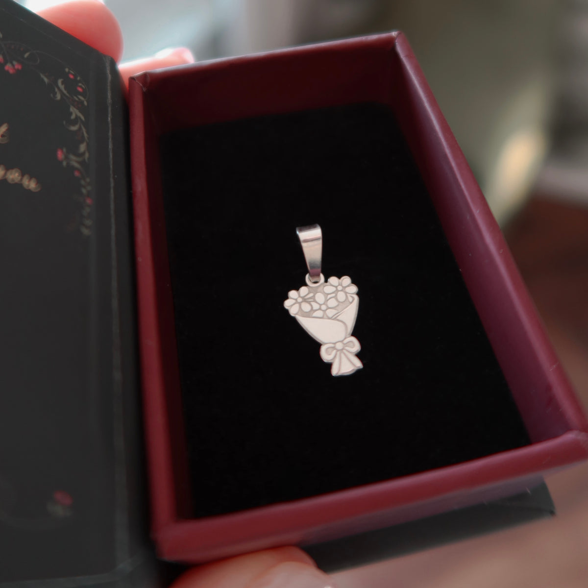 Martisor din argint 925 cu pandantiv buchet de flori