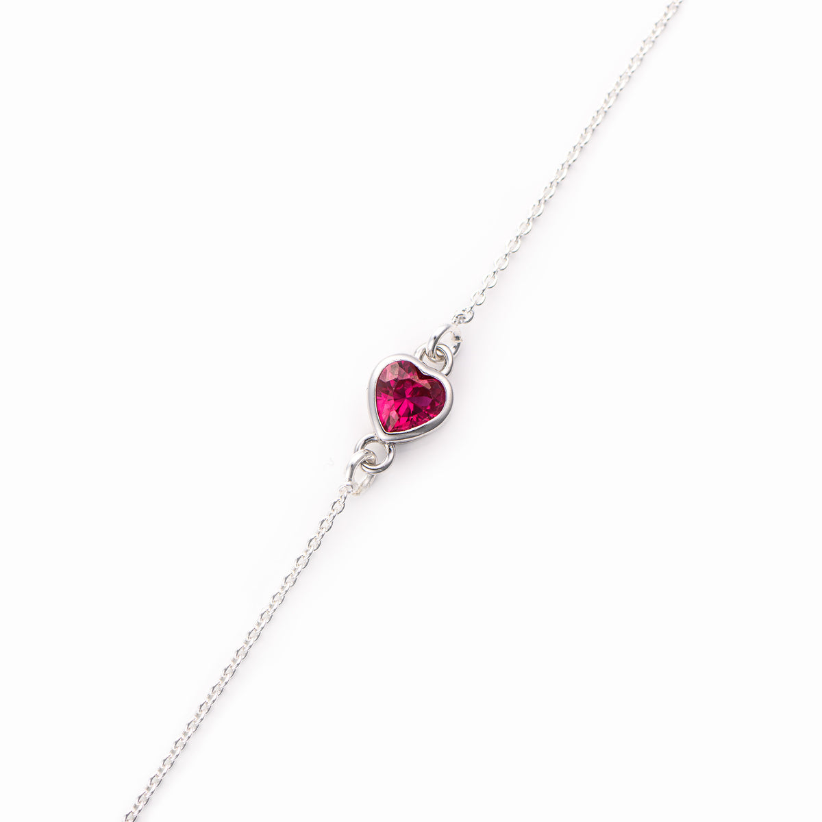 Brățară OldMoney LOVE cu piatră inimioara roșie, din argint 925 placat cu aur 18K – bijuterie elegantă Maison La Stéphanie, perfectă pentru femeile care iubesc rafinamentul clasic și detaliile fine.