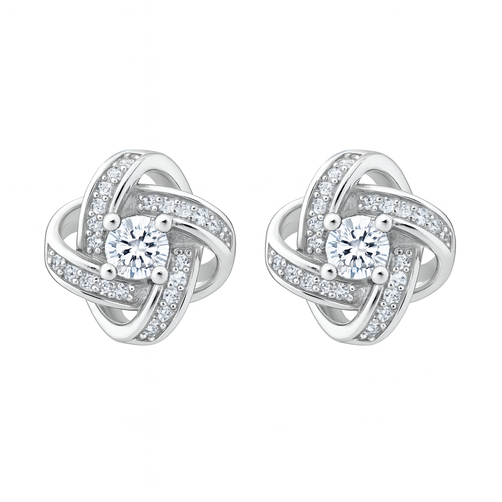 O pereche de cercei din argint, cu un design împletit în jurul unei pietre rotunde strălucitoare, cu aspect simetric și elegant.