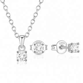 Set elegant din argint 925 cu colier delicat și cercei cu zirconii strălucitoare. Design minimalist și feminin pentru purtare zilnică.