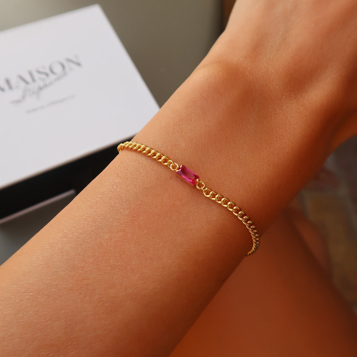 Bratara Vintage Ruby Gemstone din argint 925 placat cu aur, cu piatra rosie rafinata – Maison La Stephanie