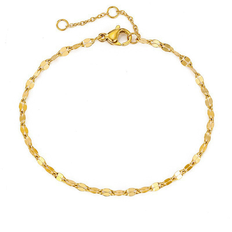 Brățară de picior Twisted placată cu aur de 18K – bijuterie fină și elegantă de vară, perfectă pentru vacanțe, plajă sau ținute feminine. Maison La Stéphanie – rafinament, luminozitate și eleganță la fiecare pas.