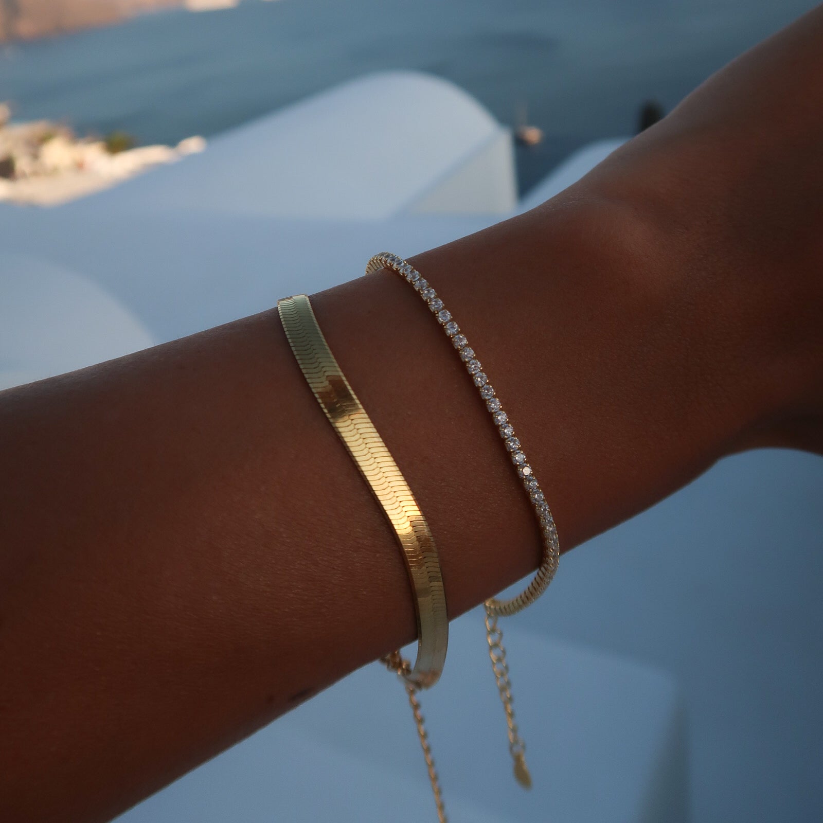 Brățară Herringbone din argint 925 placată cu aur de 18K – bijuterie elegantă Maison La Stéphanie, cu finisaj neted și strălucire caldă, ideală pentru layering sau purtare solo.