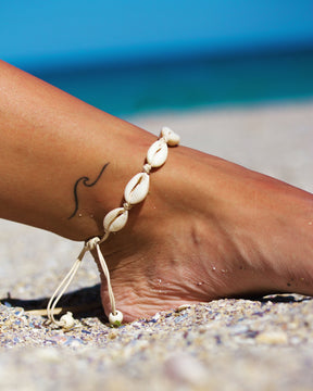 bratara scoici naturale Maison La Stephanie bratara plaja bratara glezna boho chic bijuterii vara accesorii handmade vacanta