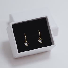 Cercei Hoops Inimioara din argint 925 placat cu aur 14K – bijuterii romantice cu inimă și zirconii, perfecte ca dar elegant pentru ea.