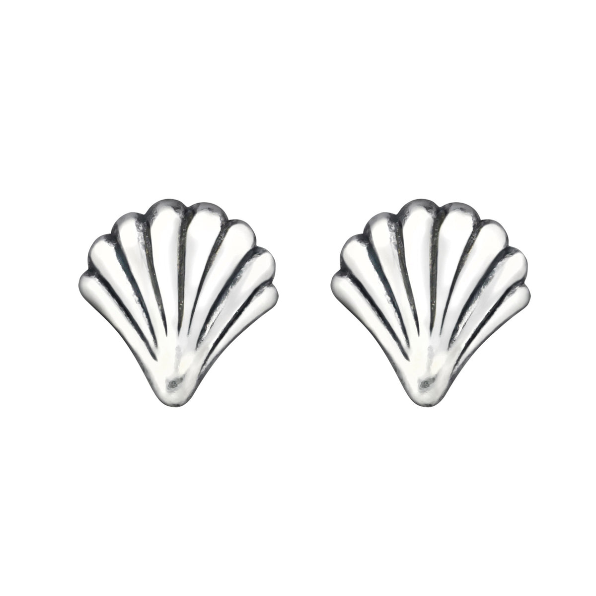 Cercei scoică din argint 925 – bijuterii fine inspirate de mare, cu design elegant și detalii delicate. Model Sea Love by Maison La Stéphanie.