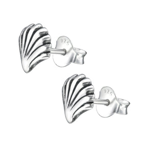 Cercei scoică din argint 925 – bijuterii fine inspirate de mare, cu design elegant și detalii delicate. Model Sea Love by Maison La Stéphanie.