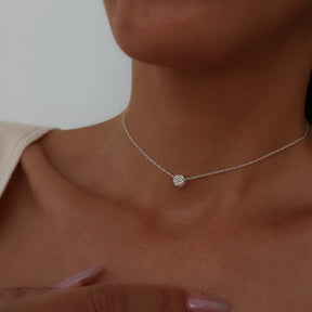 Choker elegant din argint 925 cu pandantiv trandafir – bijuterie fină Maison La Stéphanie, perfectă pentru un look romantic și feminin.