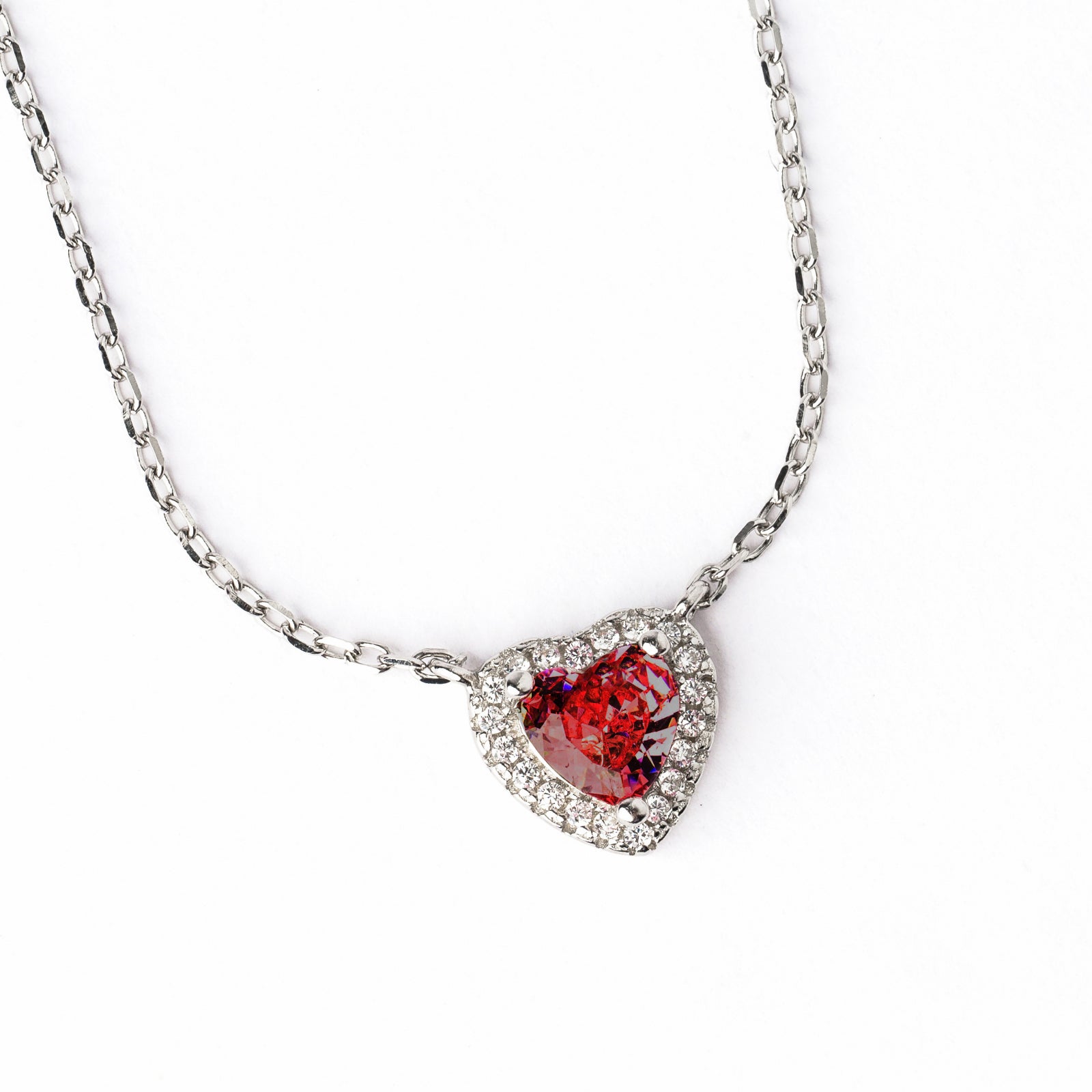 Colier Inimă Ruby din argint 925 – bijuterie elegantă Maison La Stéphanie, placată cu rodiu, cu zirconiu roșu intens. Cadoul perfect pentru Valentine’s Day sau aniversare.