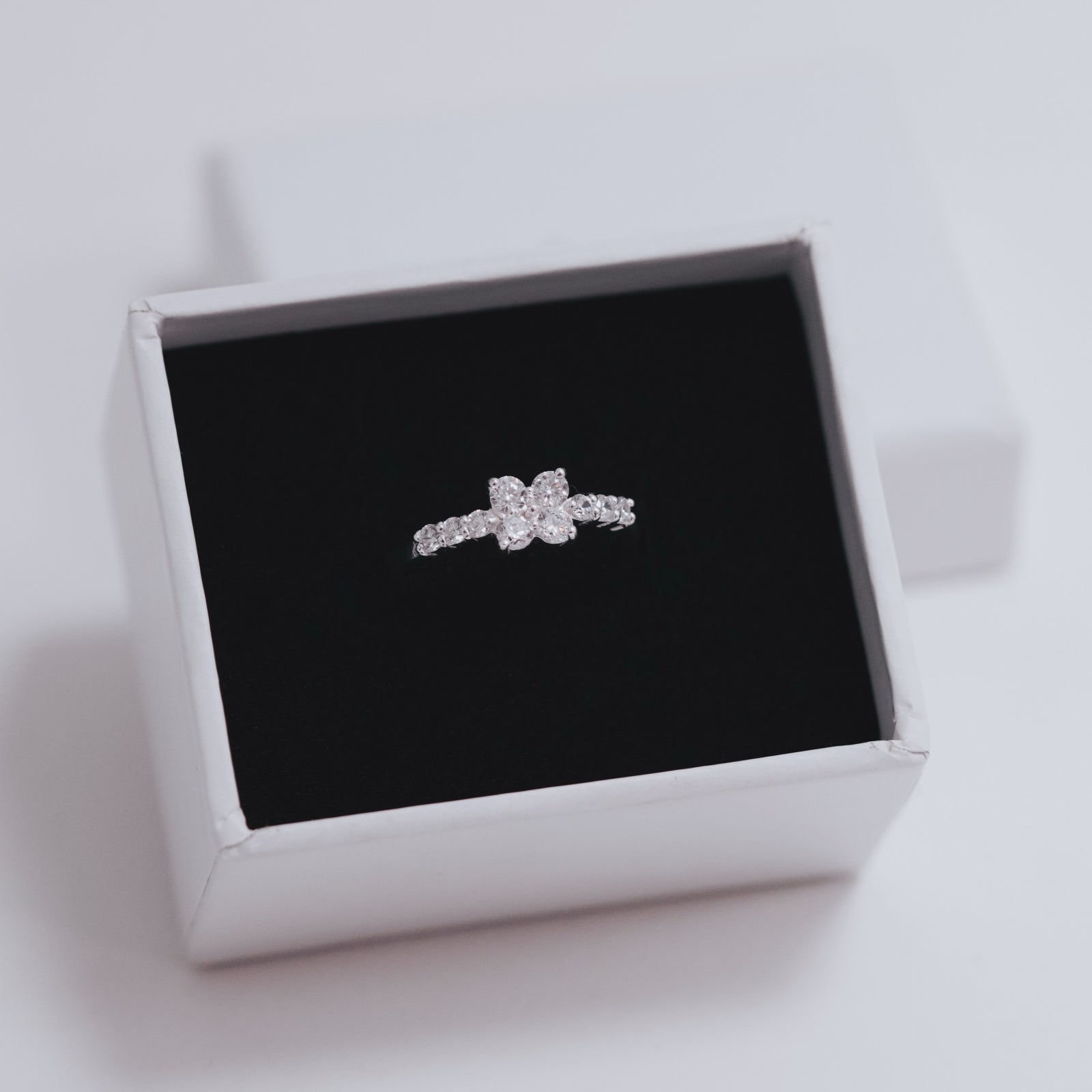 Inel Flower of the Moon argint 925 cu zirconii – bijuterie elegantă, strălucire delicată, design floral sofisticat, Maison La Stéphanie.