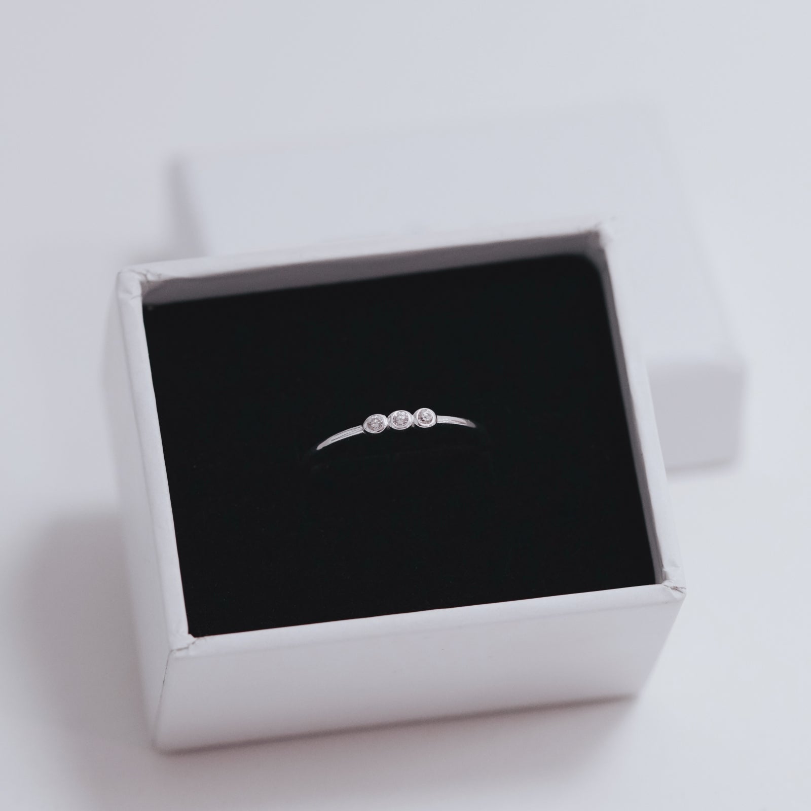 Inel Jolie din argint 925 cu 3 pietre zirconiu – bijuterie elegantă și delicată Maison La Stéphanie.