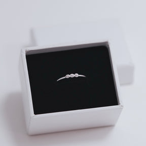 Inel Jolie din argint 925 cu 3 pietre zirconiu – bijuterie elegantă și delicată Maison La Stéphanie.