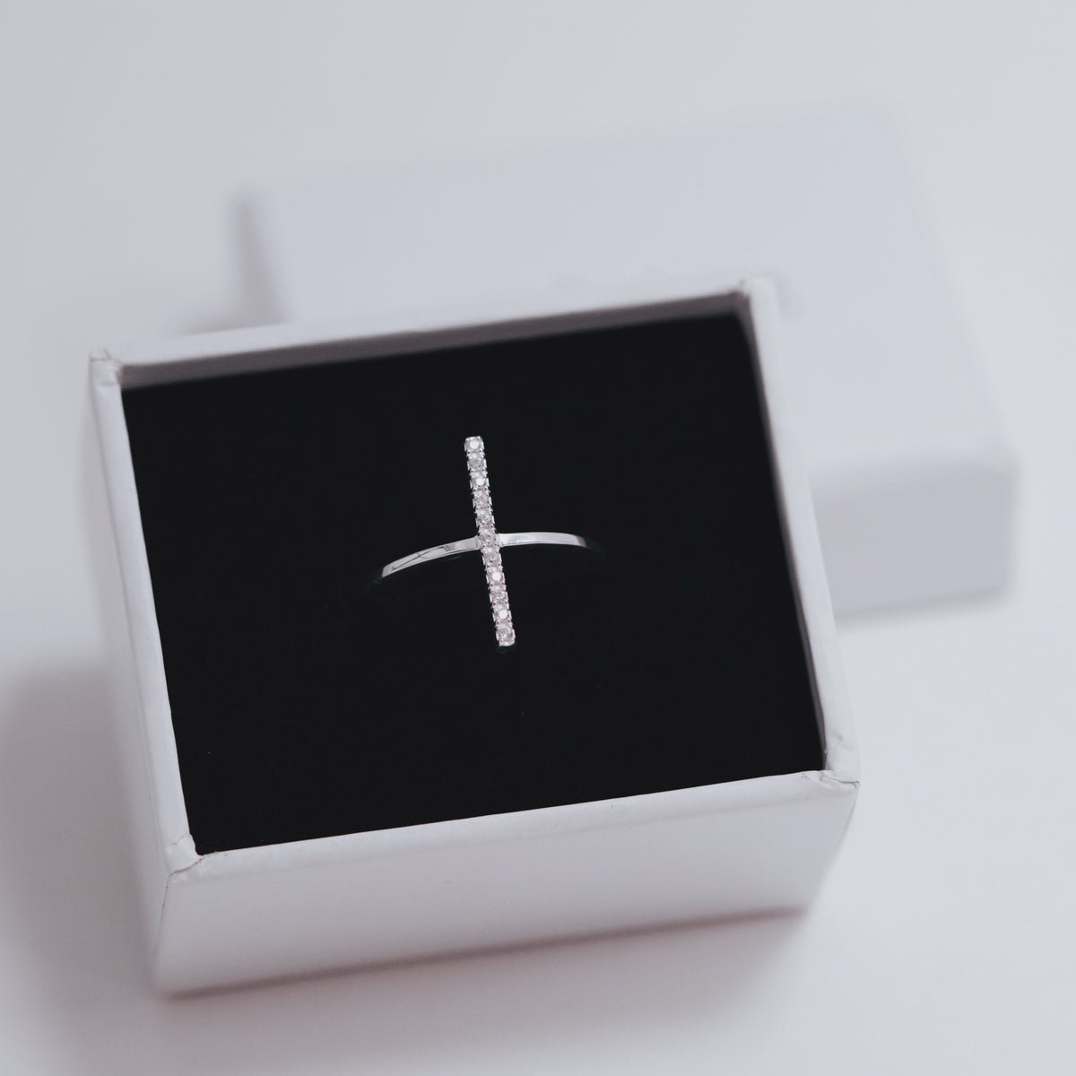 Inel Pure and Lost din argint 925 cu 11 zirconii cristal – bijuterie minimalistă și elegantă, semnată Maison La Stéphanie.