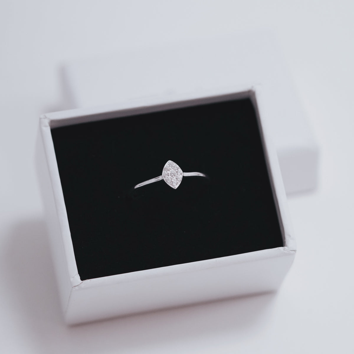 Inel Dynasty din argint 925 – inel elegant cu 9 pietre zirconiu, inspirație regală, bijuterie Maison La Stéphanie.