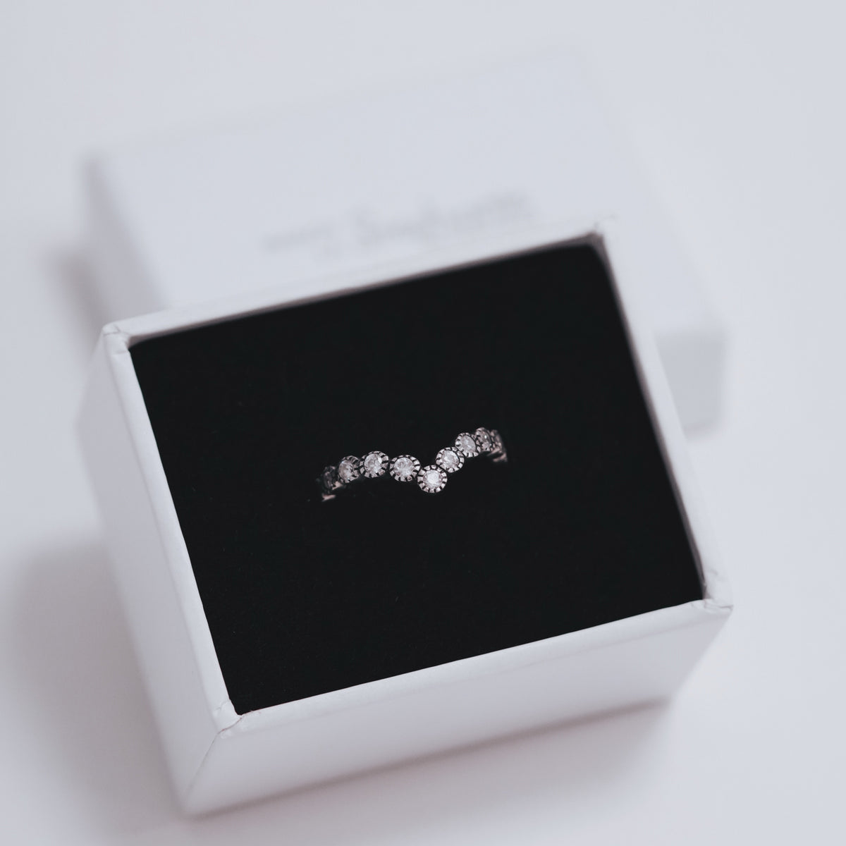 Inel Diademe din argint 925 cu zirconii cristal – bijuterie elegantă, clasică, perfectă pentru orice ocazie. Maison La Stéphanie.