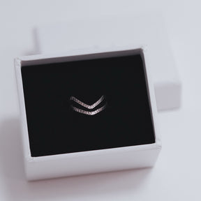 Inel midi din argint 925 inspirat de estetica anilor ’90 – bijuterie minimalistă reglabilă, ideală pentru layering și mix & match. Maison La Stéphanie.