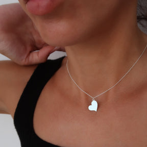 Lănțișor din argint 925 cu pandantiv inimă – bijuterie fină și elegantă, perfectă pentru femei și adolescente. Ideal pentru cadouri de aniversare, Valentine’s Day sau Crăciun.