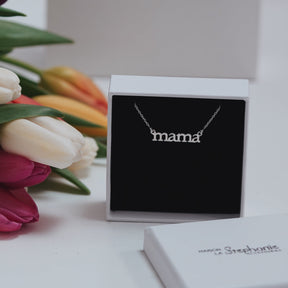 Lănțișor elegant din argint 925 cu pandantiv „mama”. Bijuterie rafinată, ideală pentru cadouri de Ziua Mamei, aniversări sau ocazii speciale.