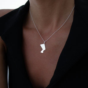 Lănțișor Nefertiti din argint 925 – bijuterie elegantă inspirată de frumusețea regală egipteană. Cadou rafinat pentru femei puternice și sofisticate.