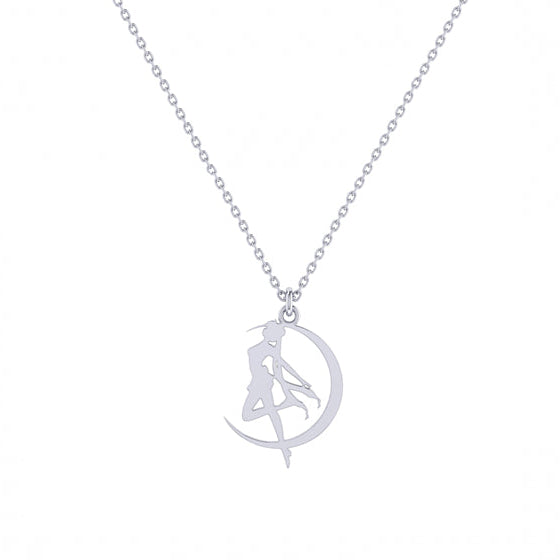 Lănțișor S Moon din argint 925 – bijuterie elegantă inspirată de Sailor Moon, simbol al feminității și al curajului interior. Design minimalist, ideal pentru femei moderne.