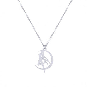 Lănțișor S Moon din argint 925 – bijuterie elegantă inspirată de Sailor Moon, simbol al feminității și al curajului interior. Design minimalist, ideal pentru femei moderne.