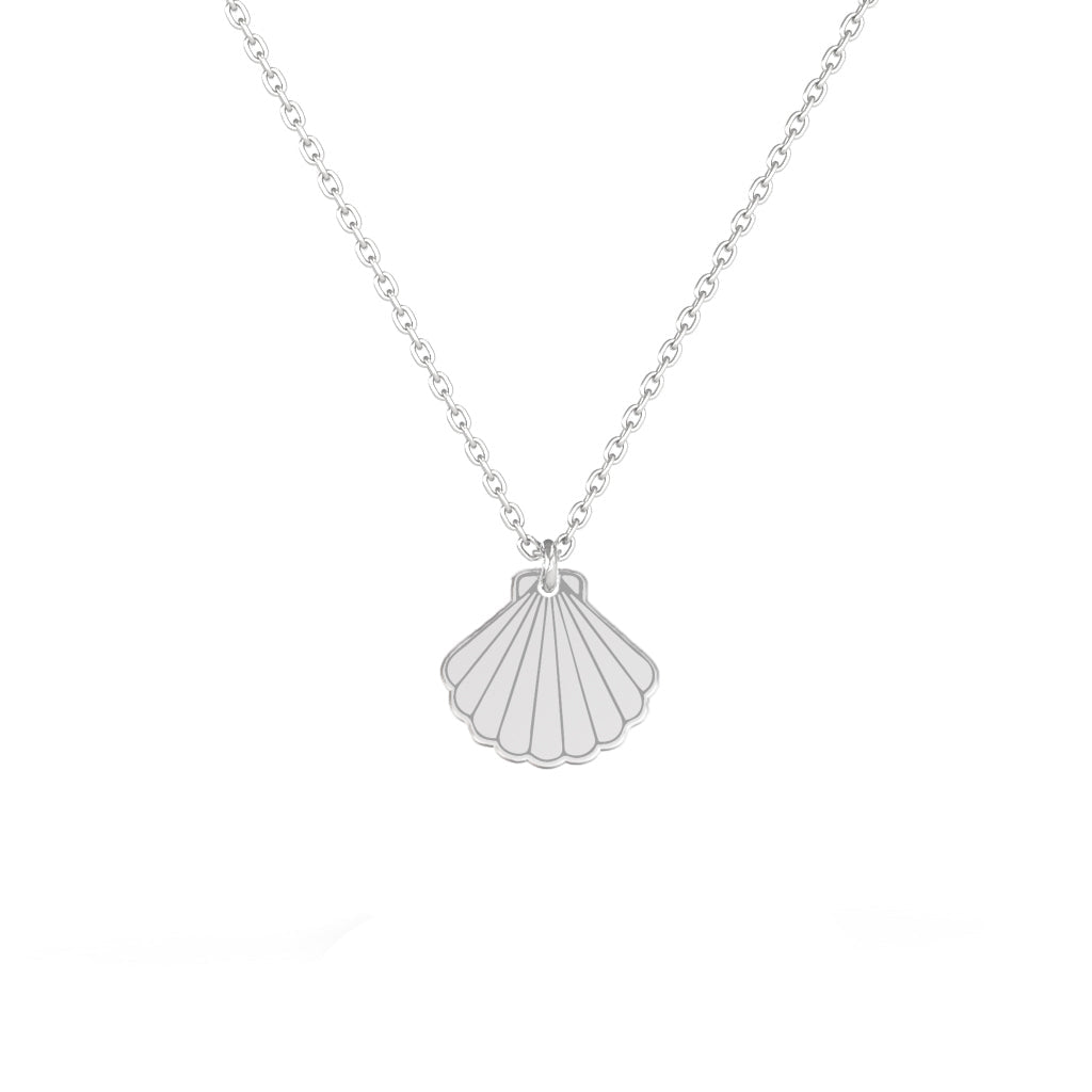 Lănțișor din argint 925 cu pandantiv scoică – bijuterie minimalistă inspirată de mare, parte din colecția Summer Vibes Maison La Stéphanie.