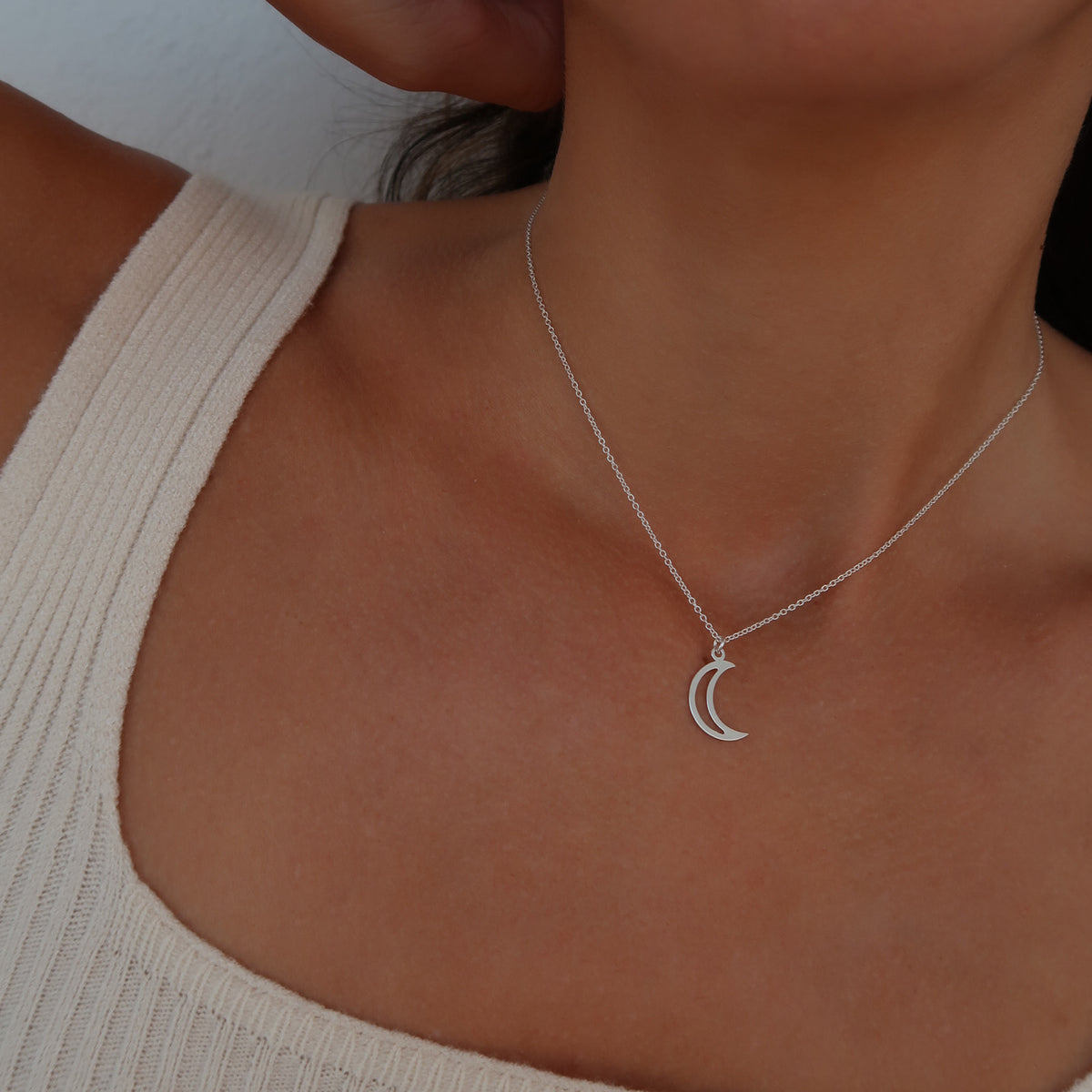 Lantisor din argint 925 cu pandantiv luna subtire Maison La Stephanie